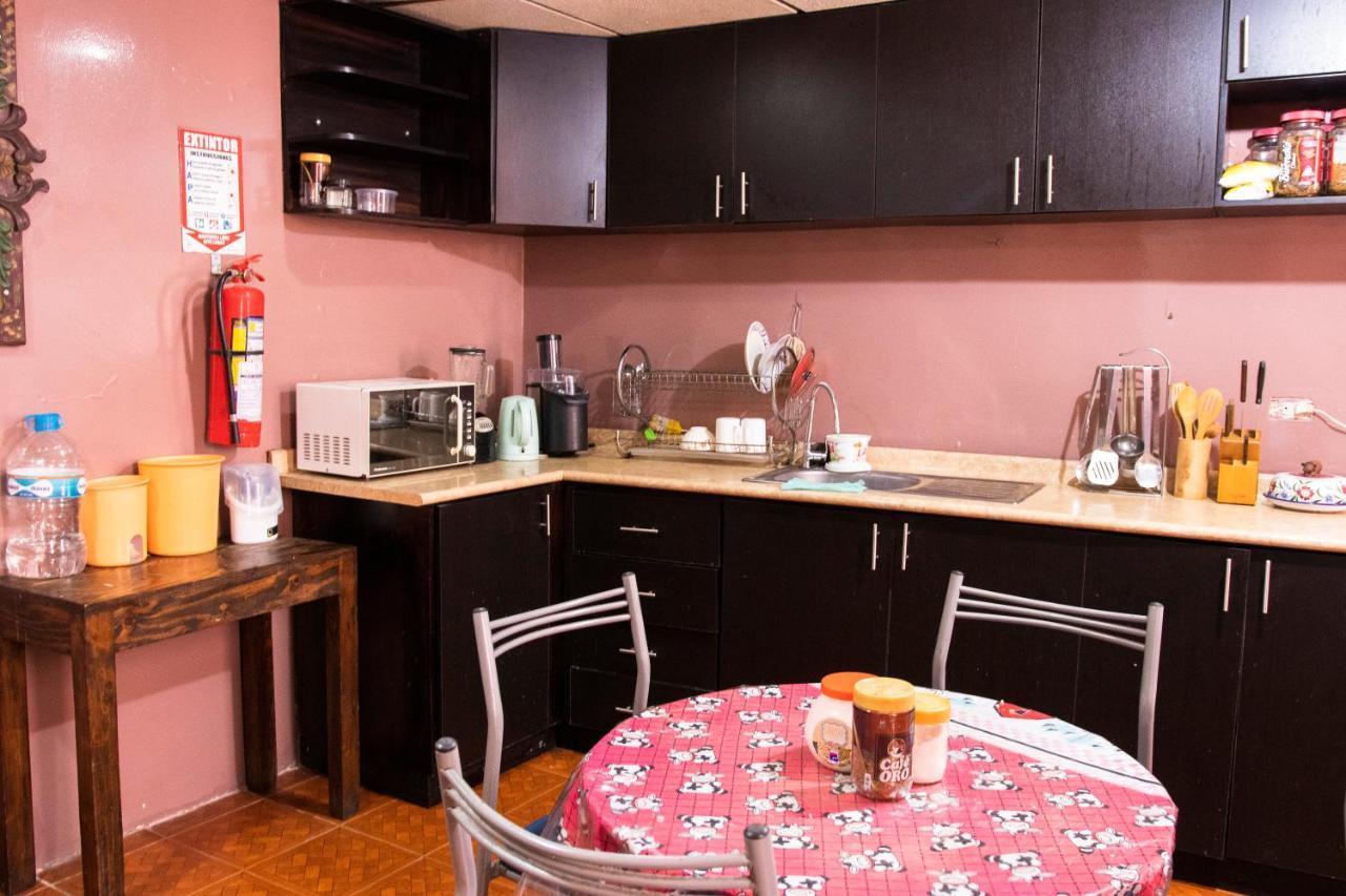 Hostal Carlos Luis Quito Exterior photo