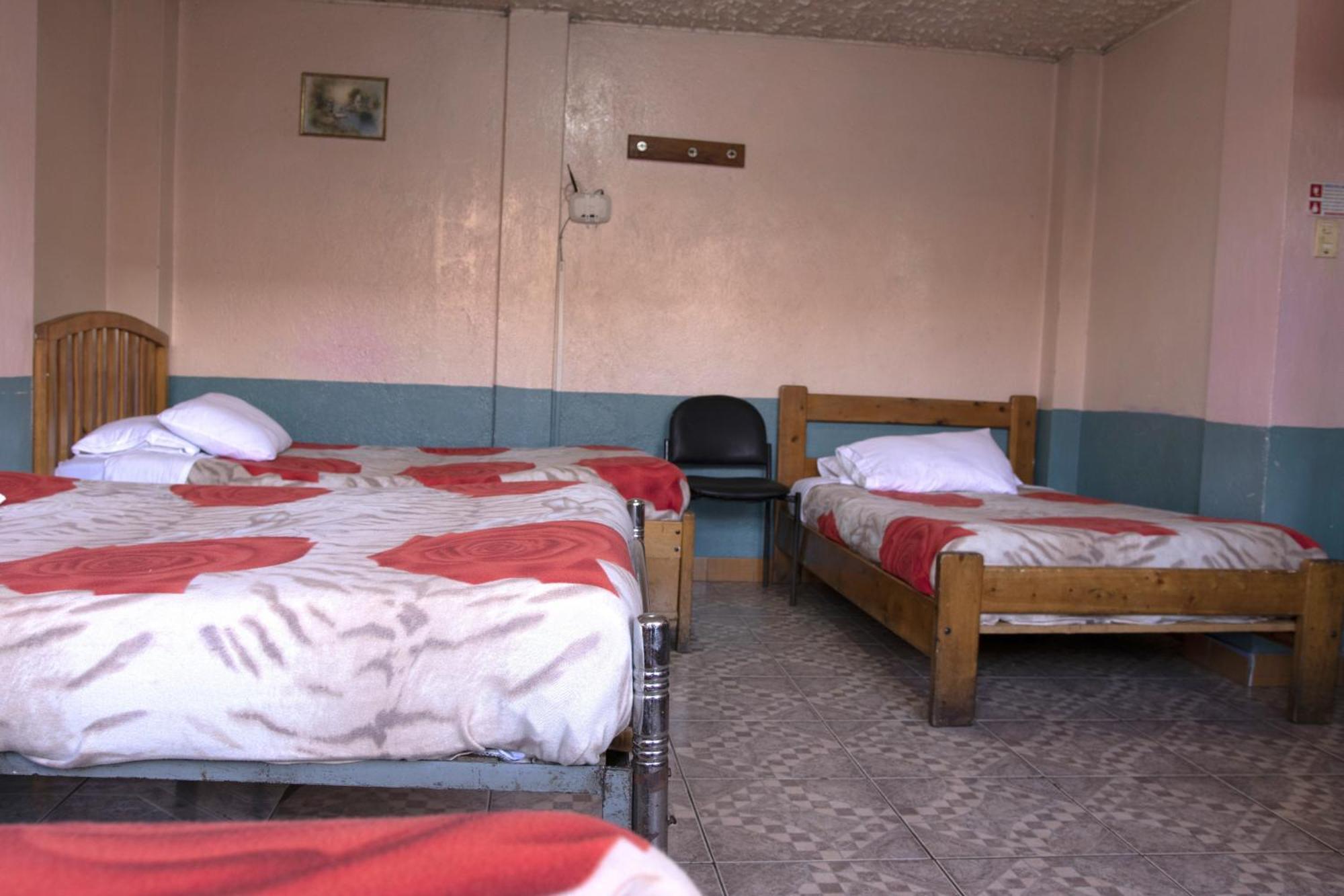 Hostal Carlos Luis Quito Exterior photo