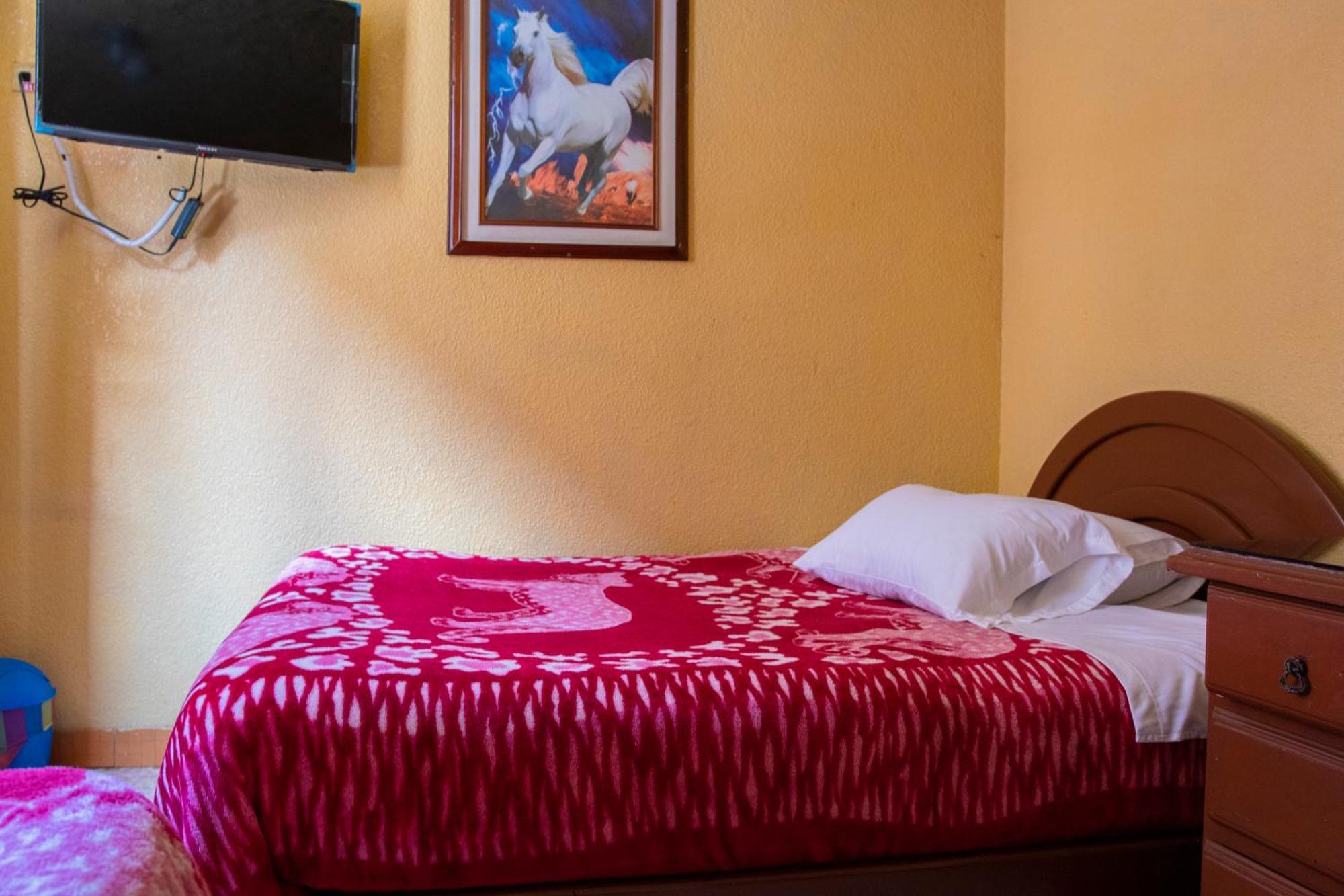 Hostal Carlos Luis Quito Exterior photo